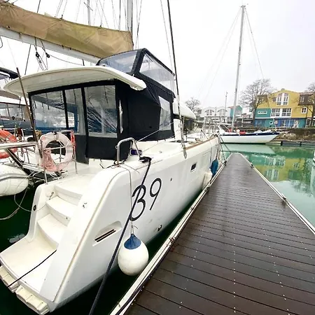 Une Nuit De Reve Sur Un Catamaran Au Centre-ville * La Rochelle