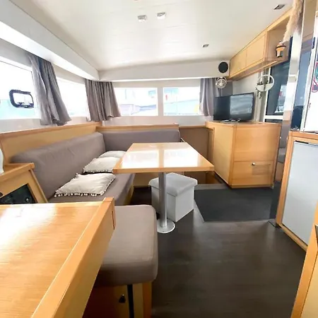 Apartman Une Nuit De Reve Sur Un Catamaran Au Centre-ville *