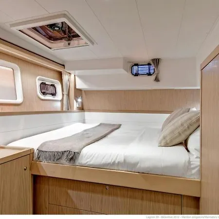 Une Nuit De Reve Sur Un Catamaran Au Centre-ville * لا روشيل